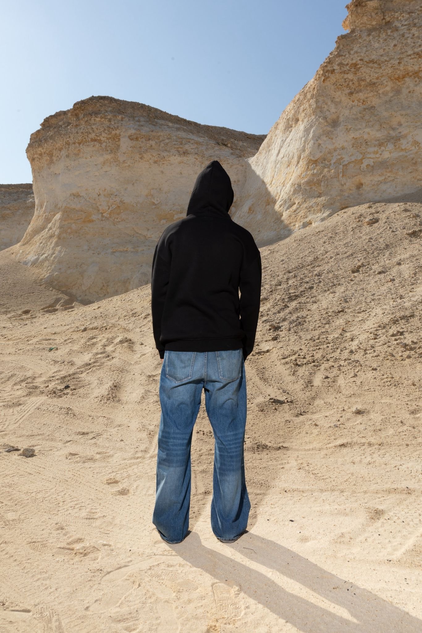 HERITAGE BLACK HOODIE - Image 2